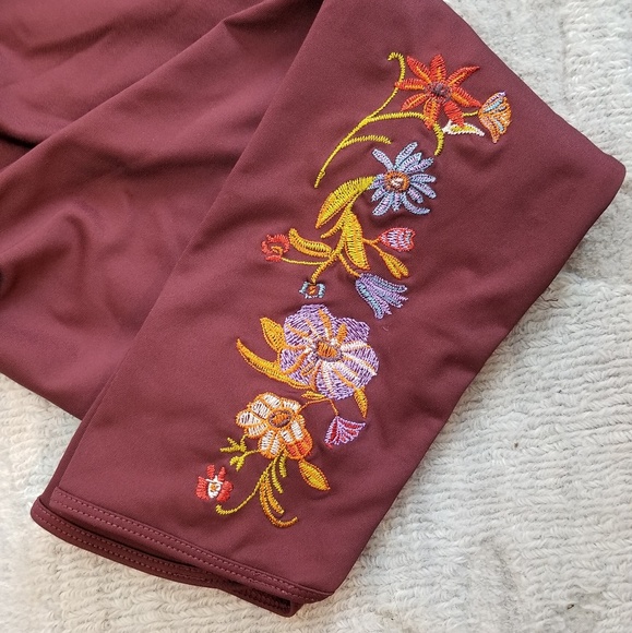 NWOT Without Walls Embroidered Scallop Legging - Picture 6 of 8